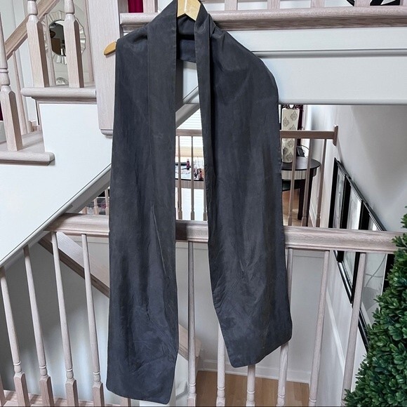 Love at First Touch The Eight Senses Touch Scarf in Grey NWOT - Picture 7 of 10